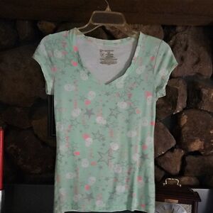 No Boundaries V-neck top